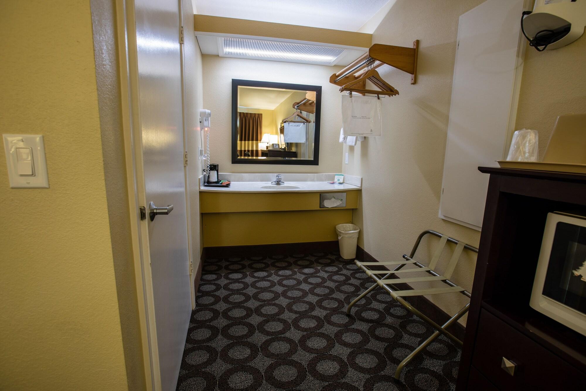 Relax Inn And Suites Kuttawa Exterior photo