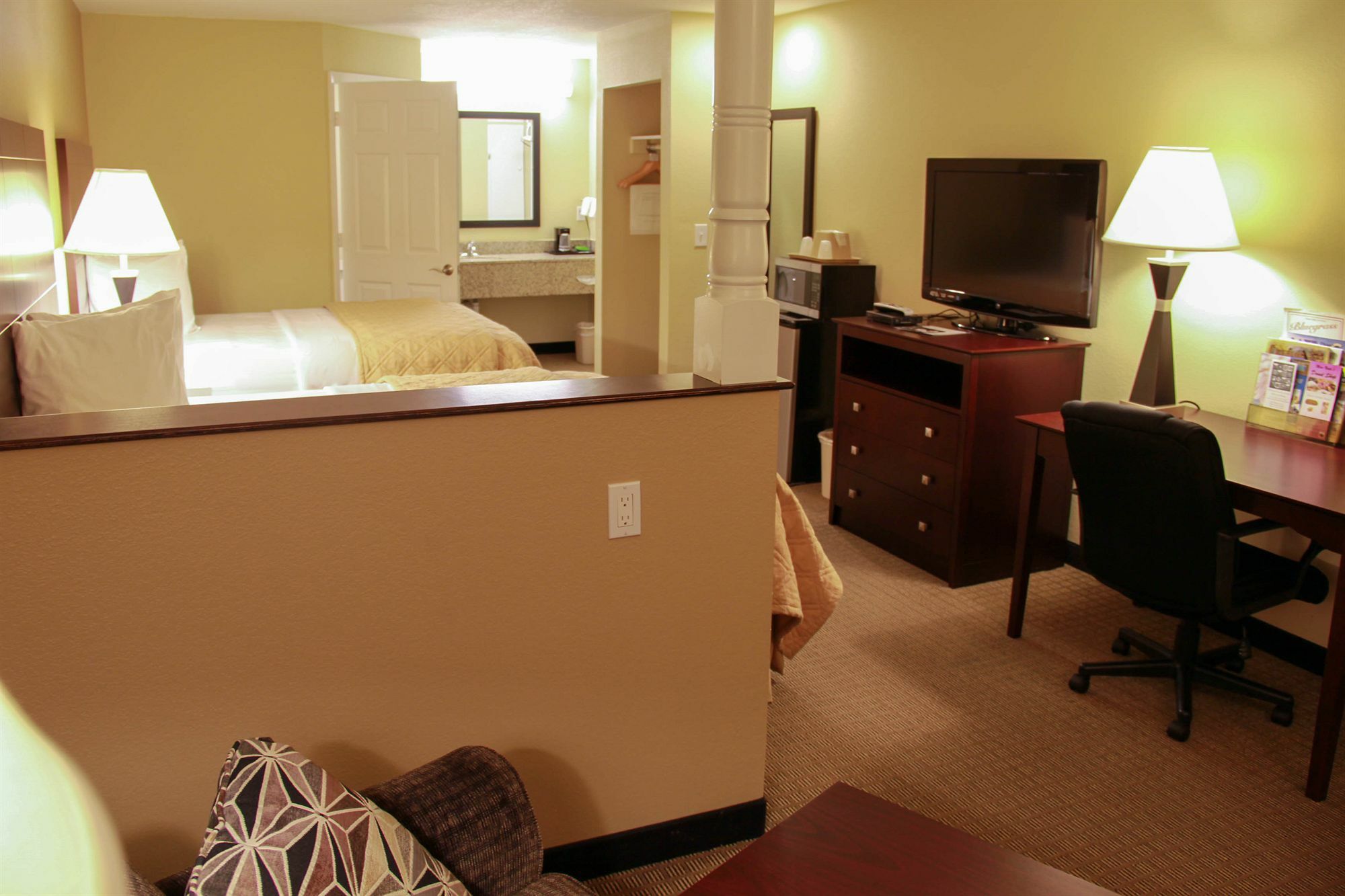 Relax Inn And Suites Kuttawa Exterior photo