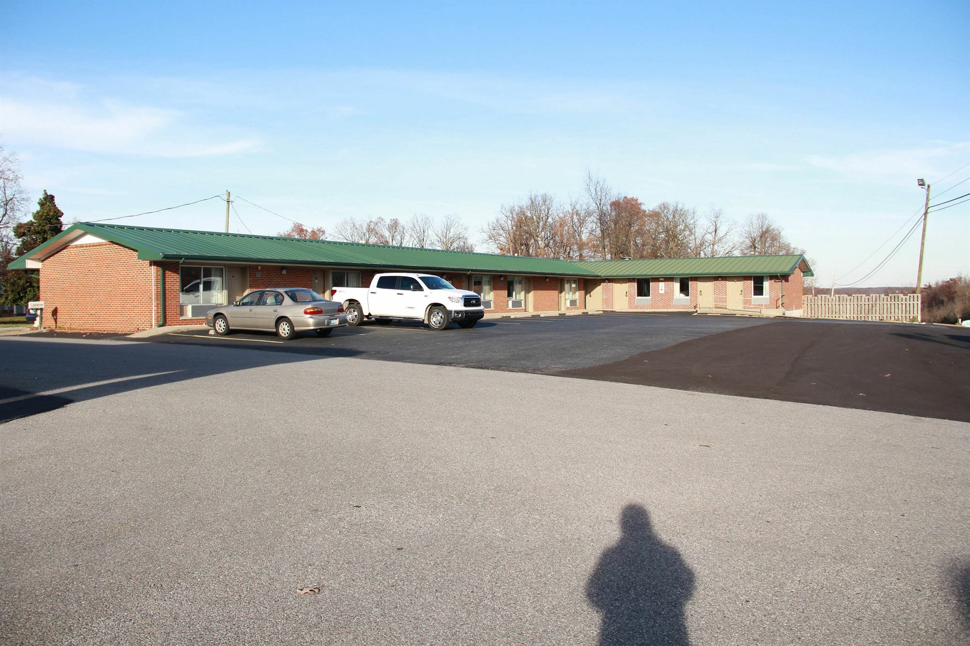 Relax Inn And Suites Kuttawa Exterior photo